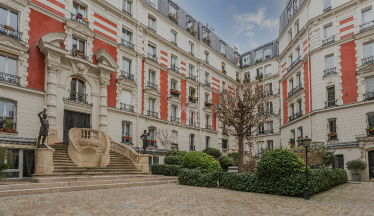 hidden places in paris